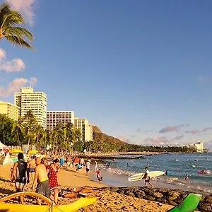 Aqua Aloha Surf 3* Waikiki